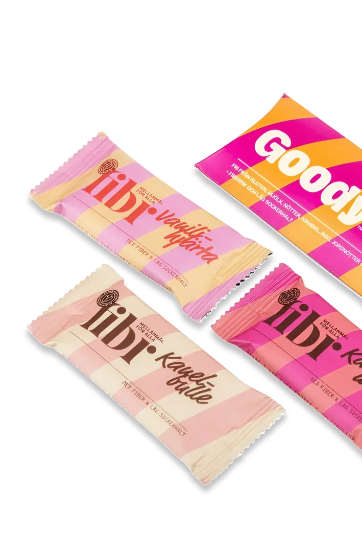Fibr-m&auml;rkta snackbars i smakerna vaniljhj&auml;rta och kanelbullar, tillsammans med ett Goody-bar f&ouml;rpackning.
